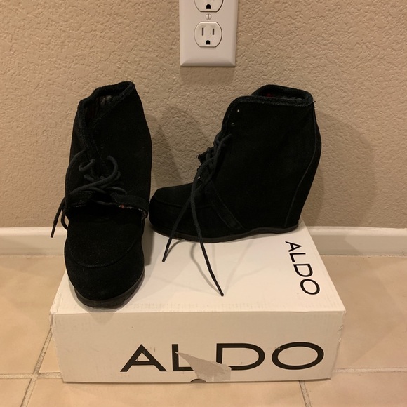 Aldo Suede Black Booties - Picture 1 of 2